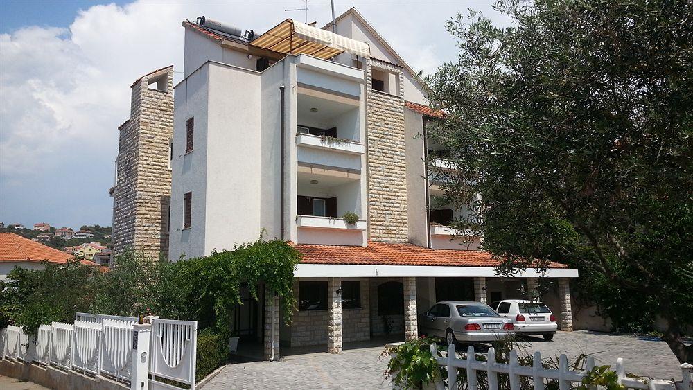 Apartments Vojin Трогір Екстер'єр фото