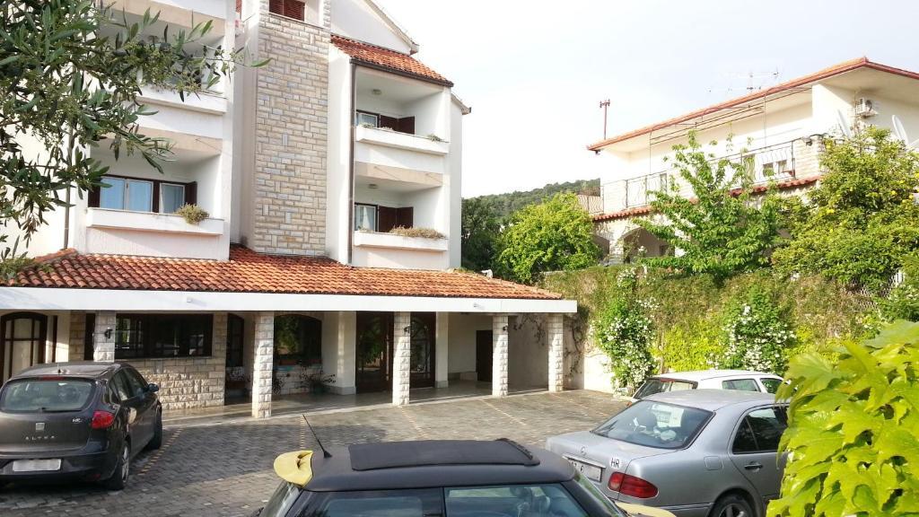 Apartments Vojin Трогір Екстер'єр фото