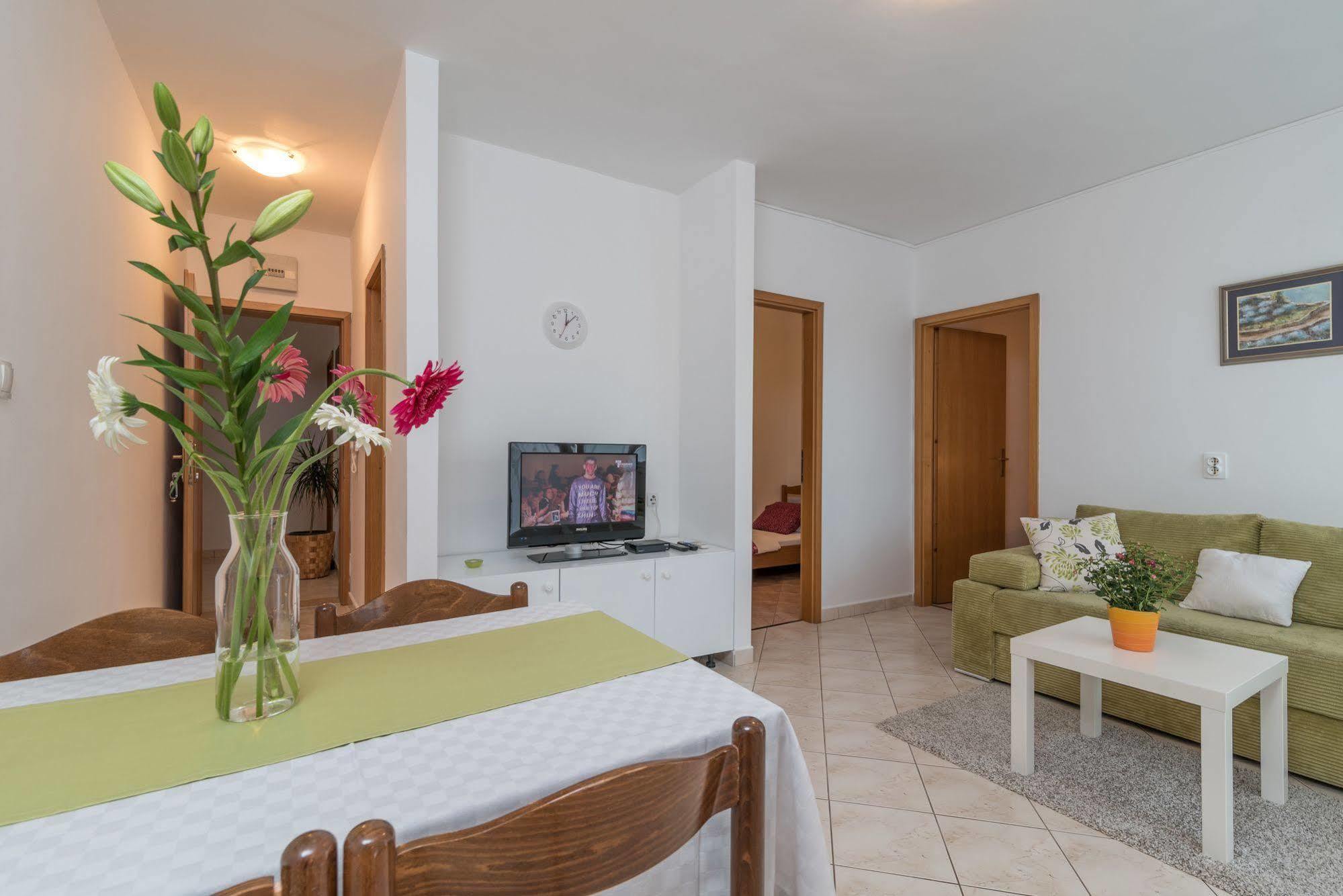 Apartments Vojin Трогір Екстер'єр фото