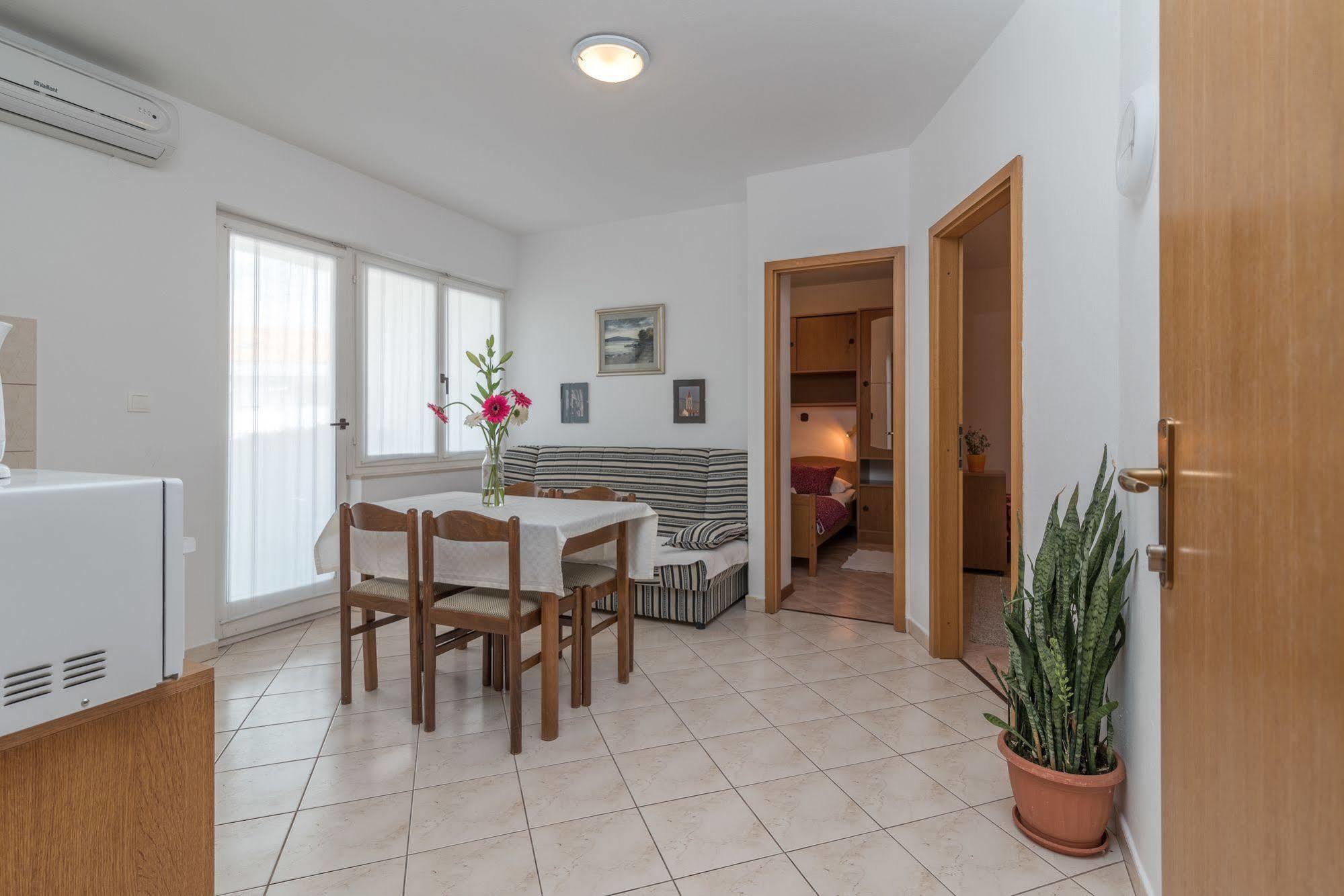 Apartments Vojin Трогір Екстер'єр фото