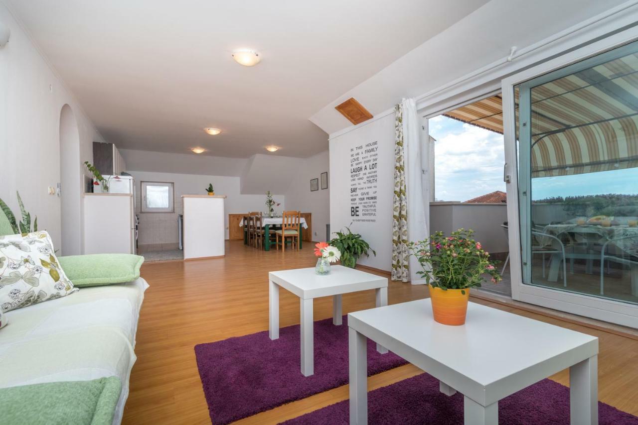 Apartments Vojin Трогір Екстер'єр фото