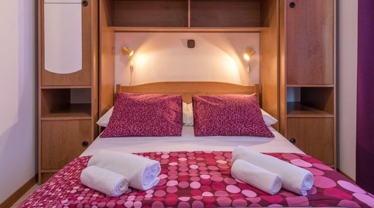 Apartments Vojin Трогір Екстер'єр фото