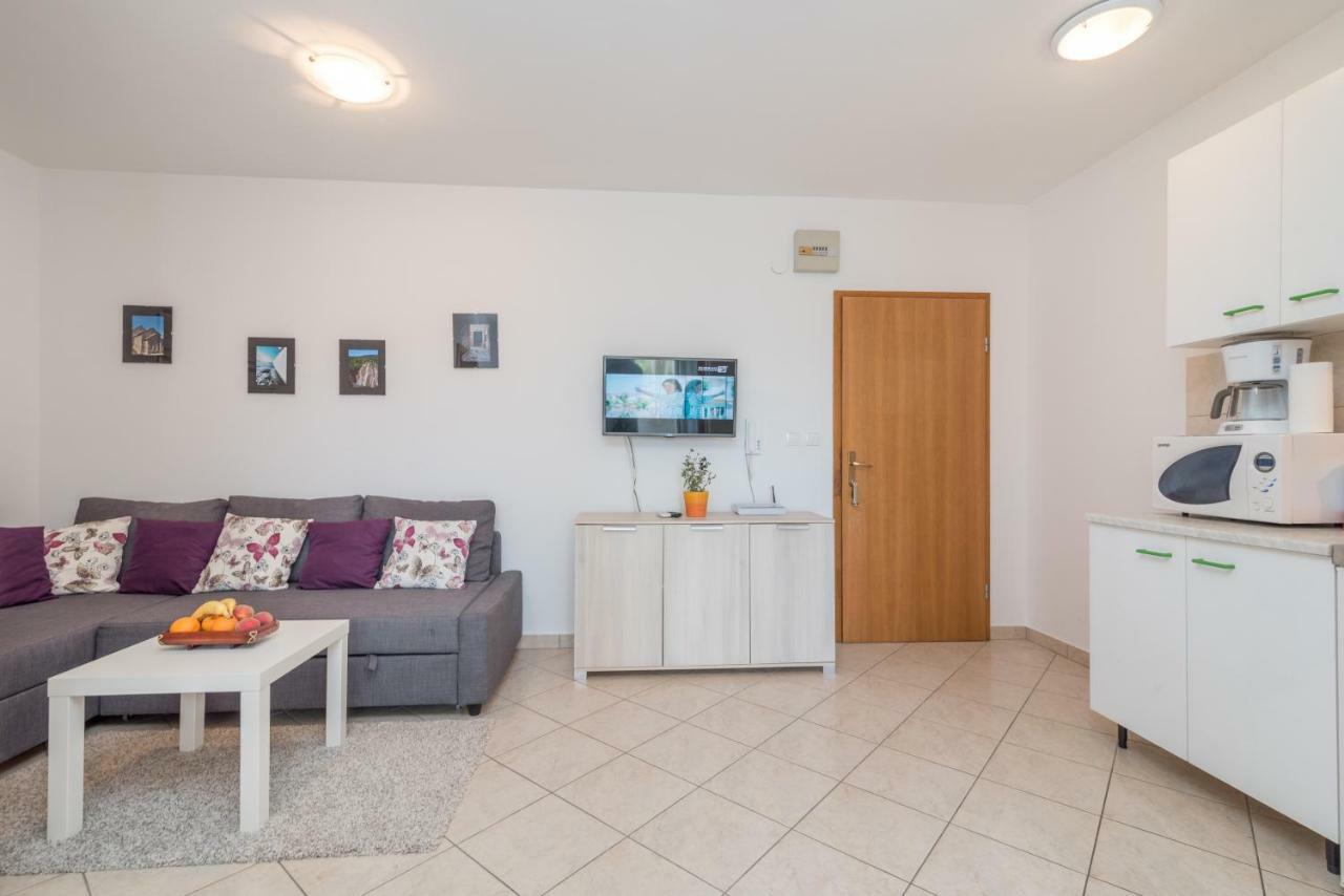 Apartments Vojin Трогір Екстер'єр фото