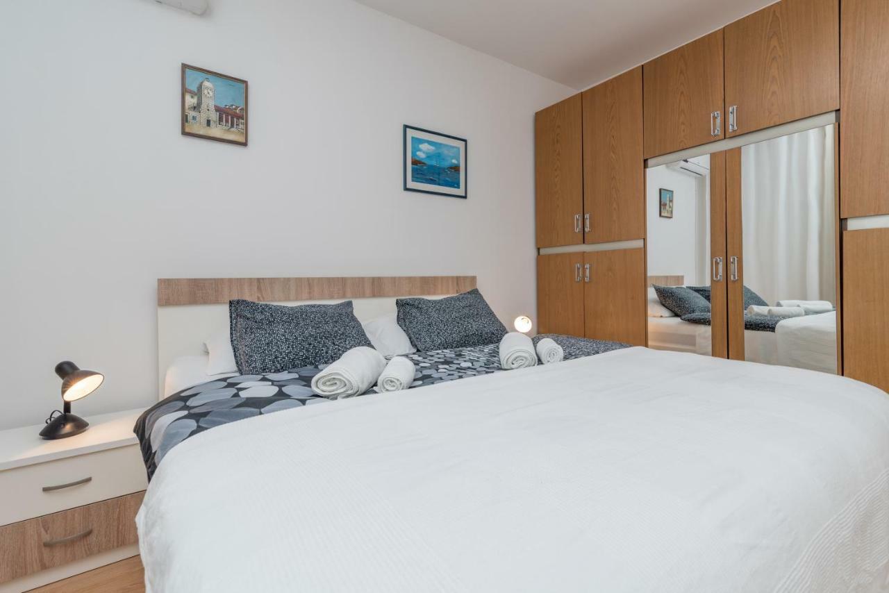 Apartments Vojin Трогір Екстер'єр фото