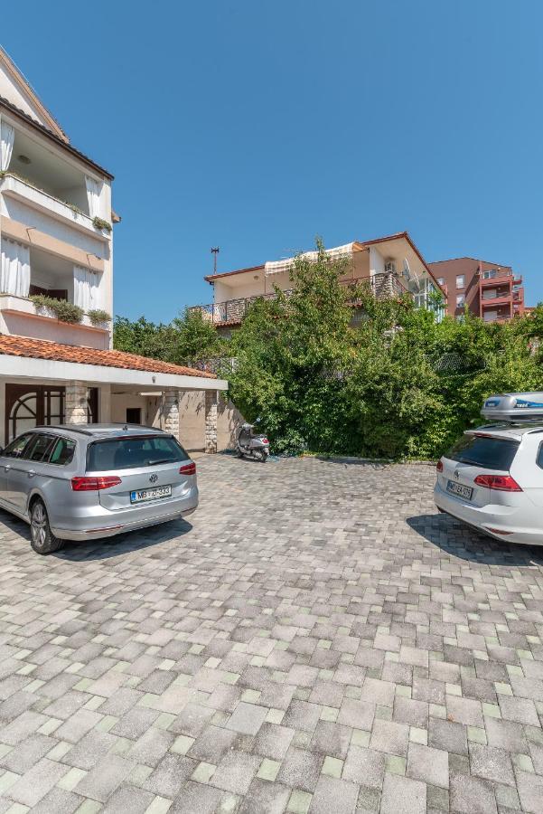 Apartments Vojin Трогір Екстер'єр фото